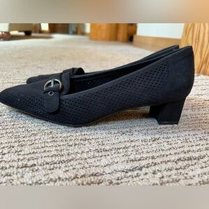 Like new (worn once) black heel
